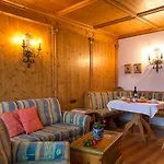 Pichler Mit Sauna アパート